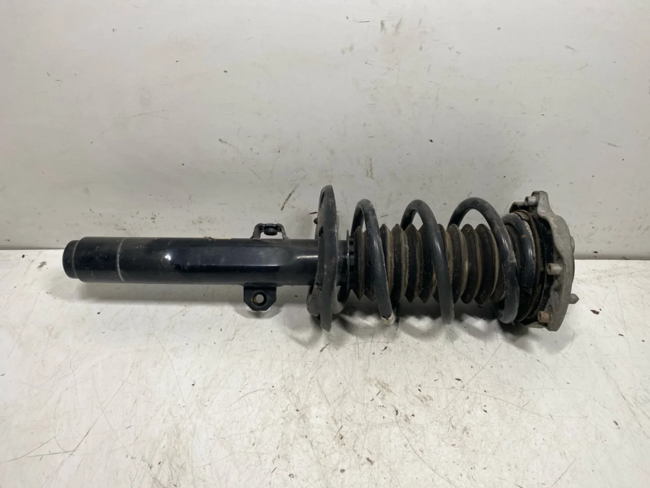 BMW X1/IX1 U11 2023- Amortizor tip McPherson, față stânga