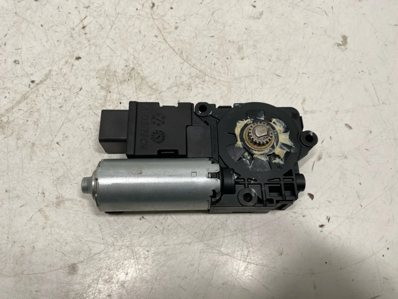 Hongqi E-HS9 2022- Sunroof motor