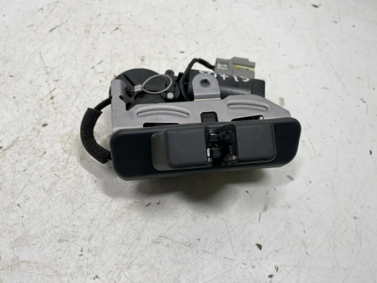 Hongqi E-HS9 2022- Tailgate lock