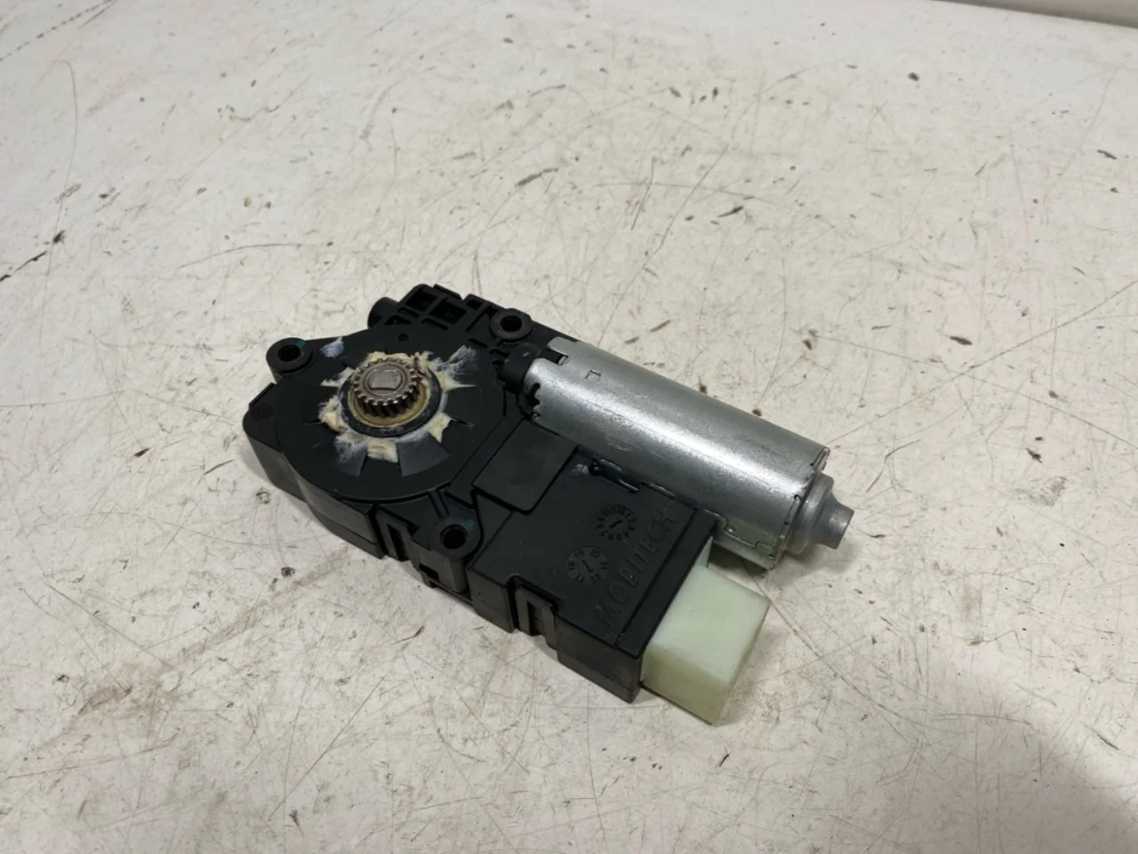 Hongqi E-HS9 2022- Sunroof motor