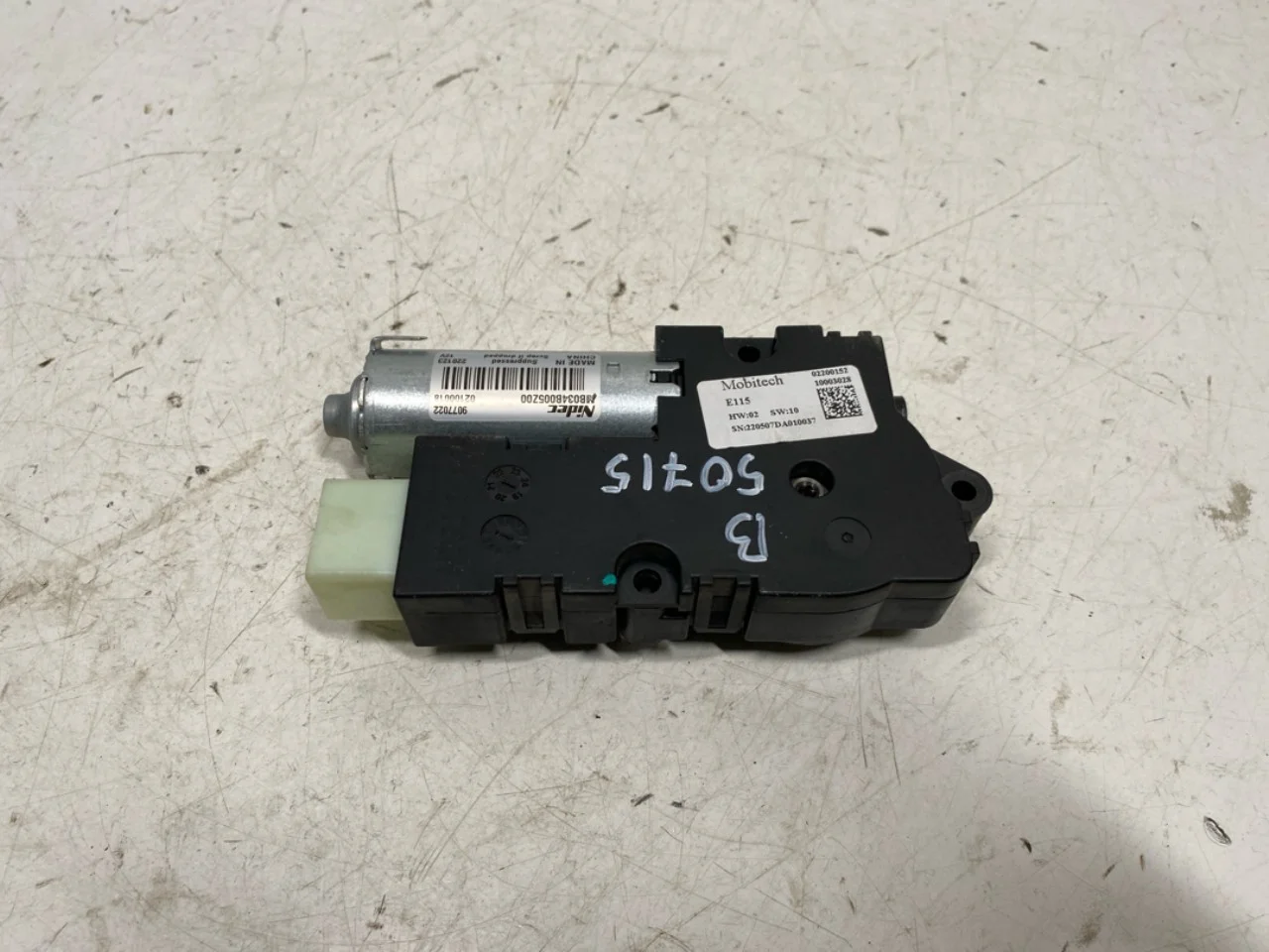 Hongqi E-HS9 2022- Sunroof motor view 4