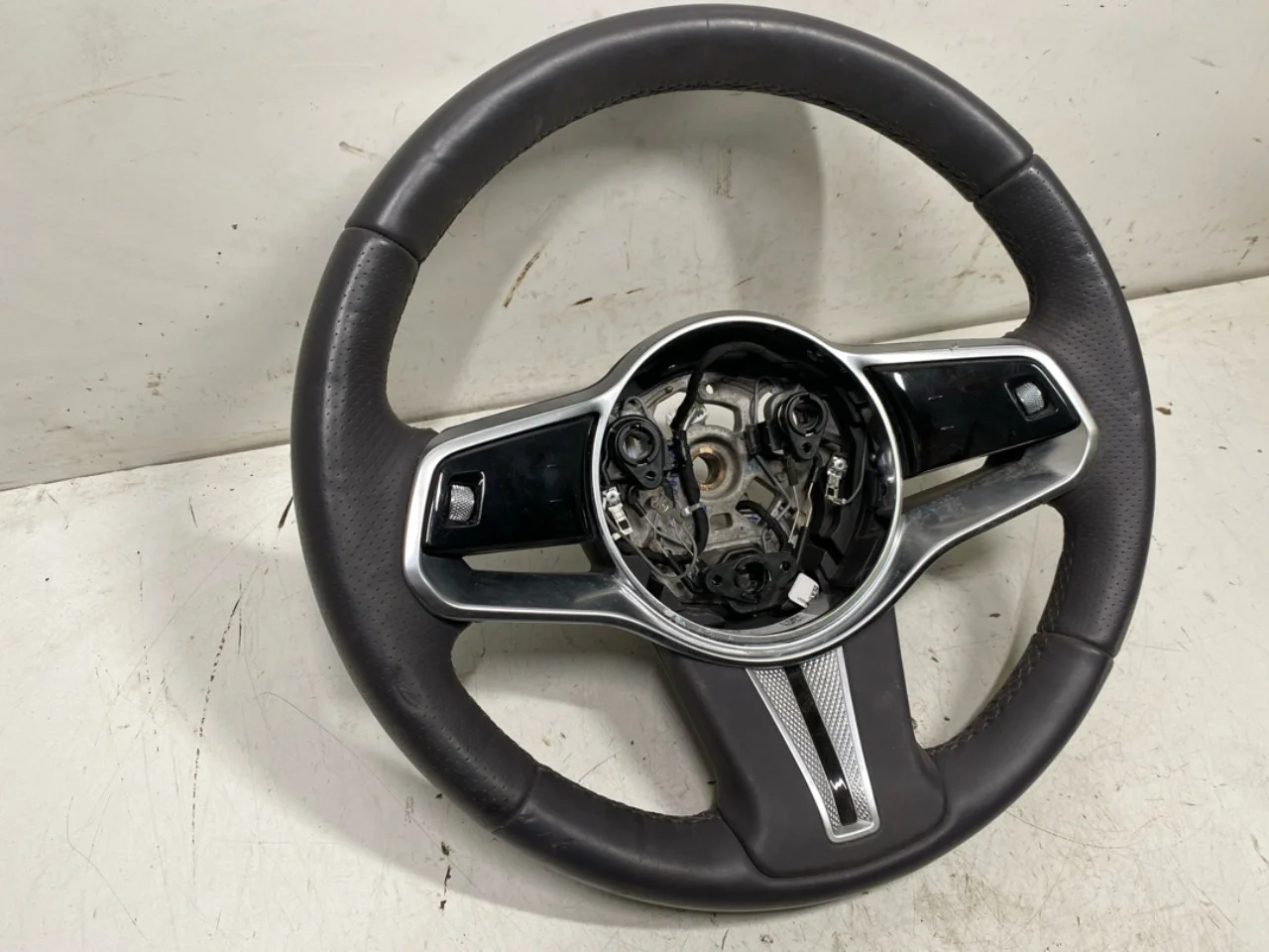 Hongqi E-HS9 2022- Volan vedere 3