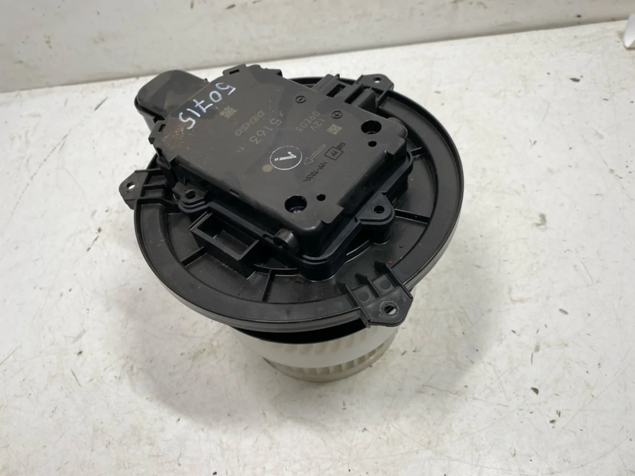 Hongqi E-HS9 2022- Fűtésventilátor motor nézet 2