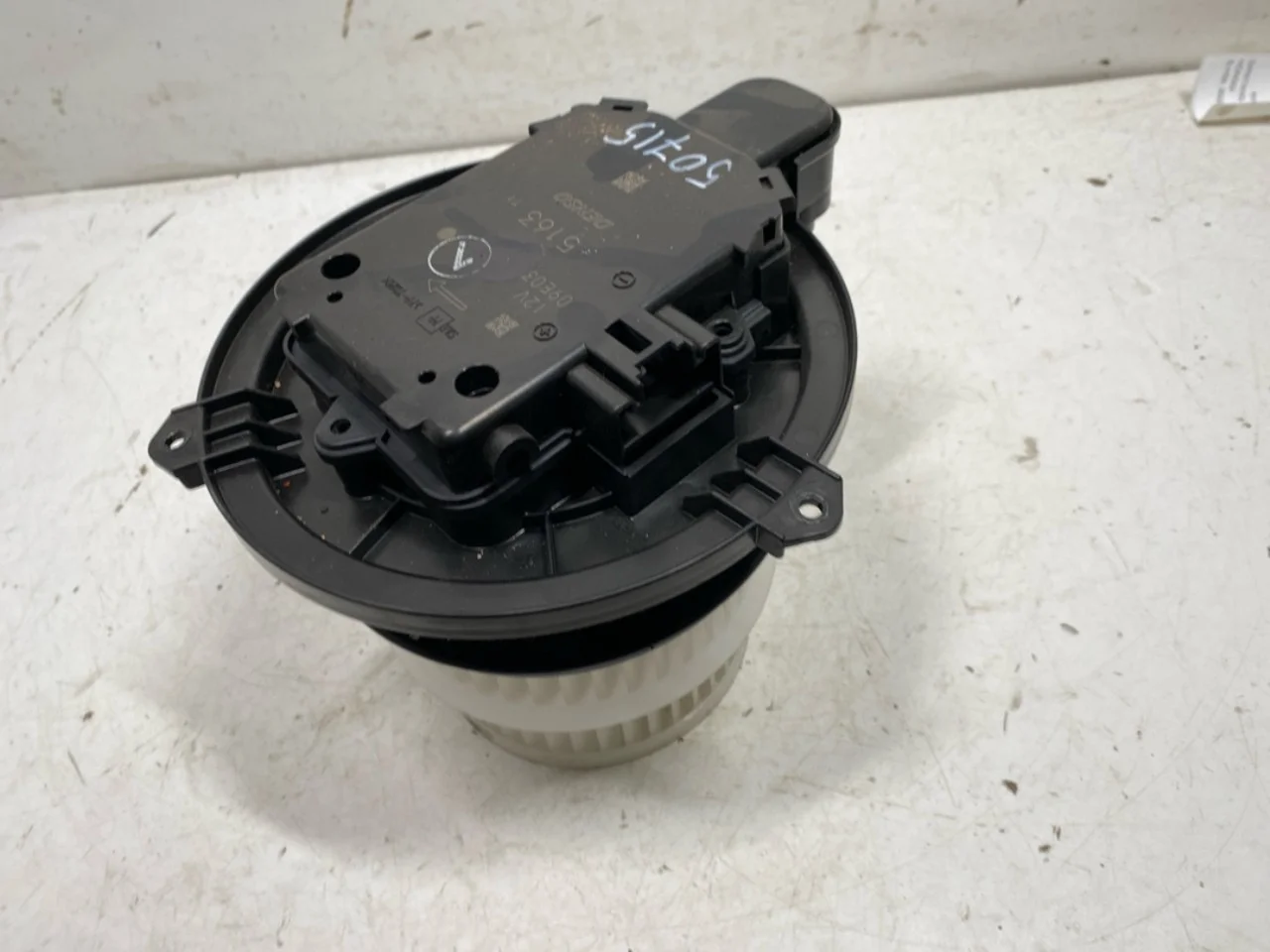 Hongqi E-HS9 2022- Fűtésventilátor motor nézet 3