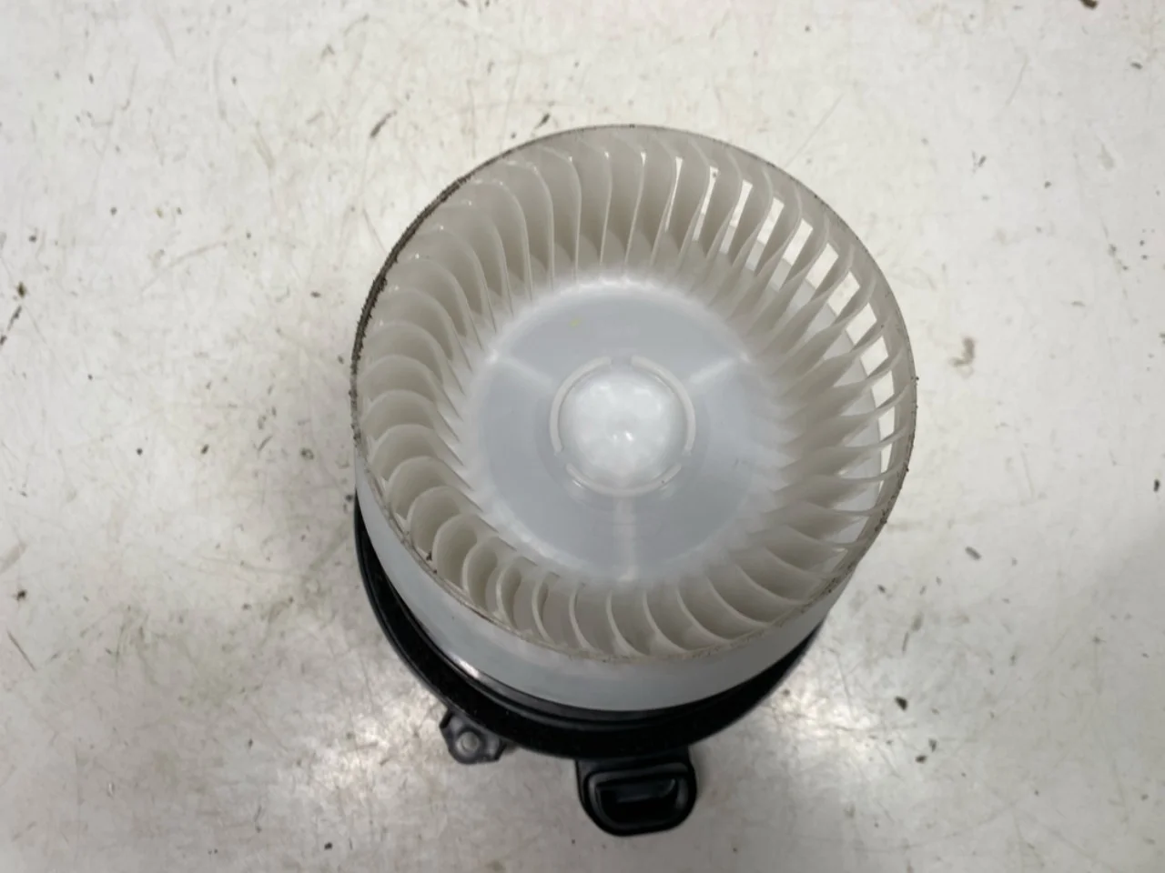 Hongqi E-HS9 2022- Fűtésventilátor motor nézet 4