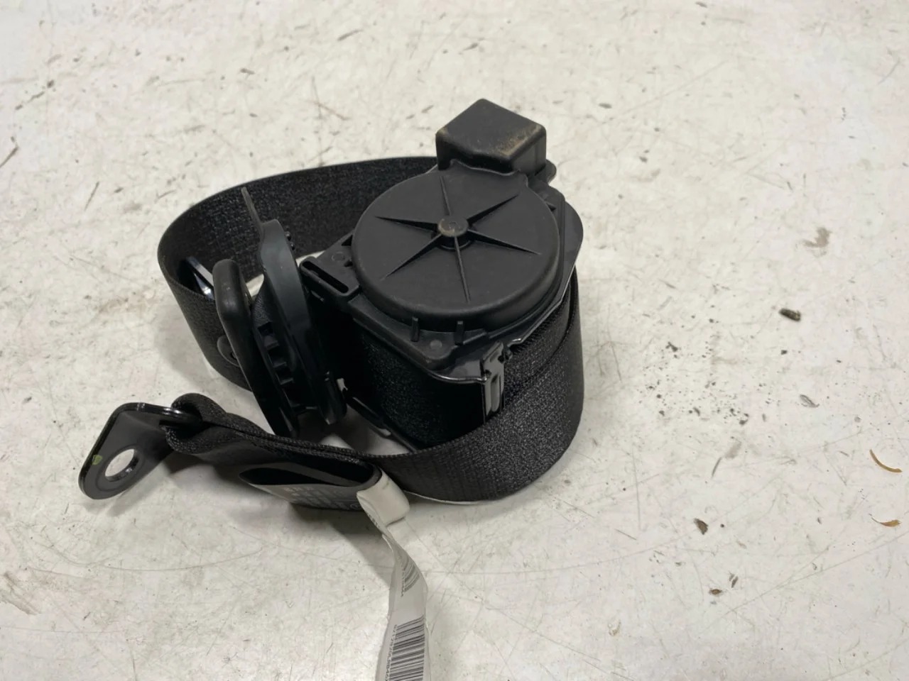 Hongqi E-HS9 2022- Rear right seat belt view 2