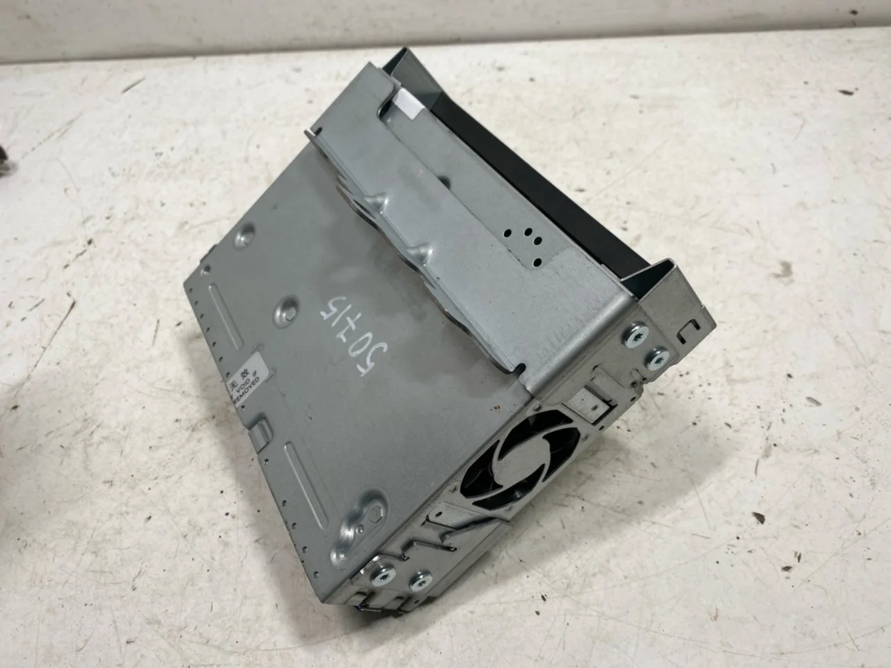 Hongqi E-HS9 2022- Radio view 3