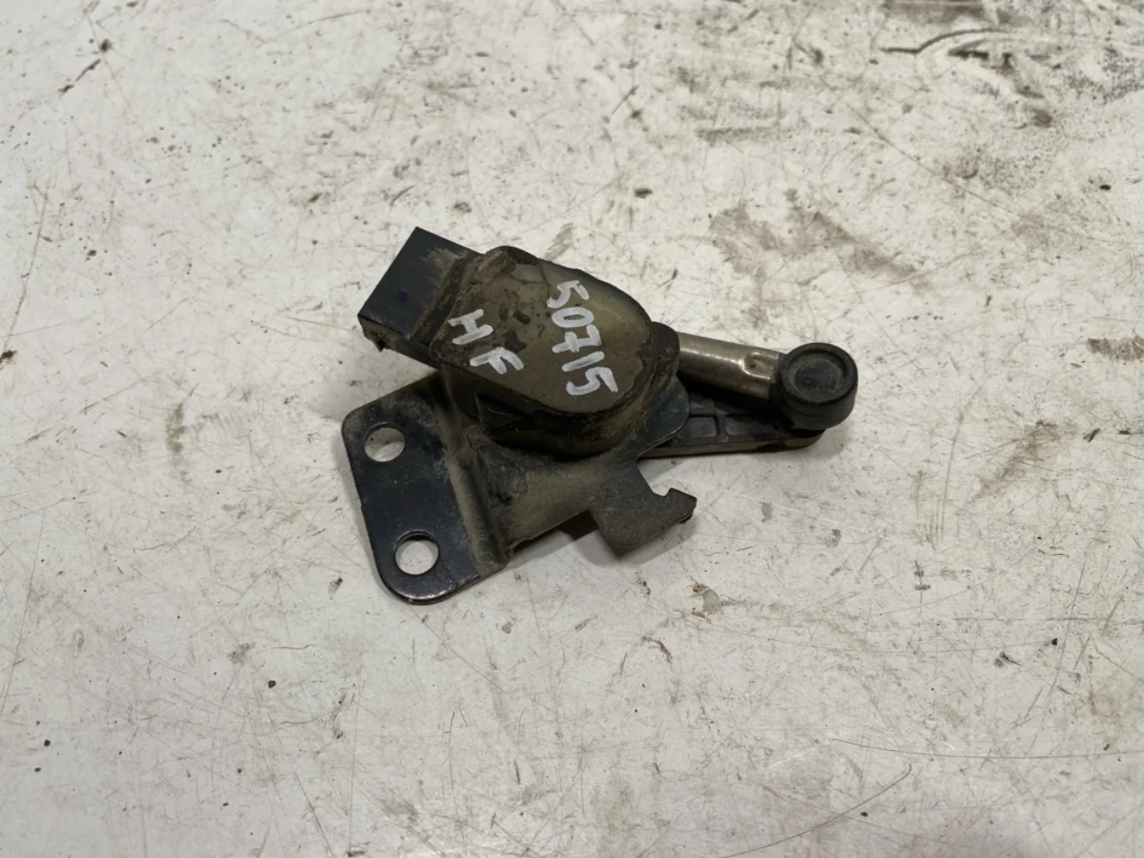 Hongqi E-HS9 2022- Level control / air suspension sensor view 2