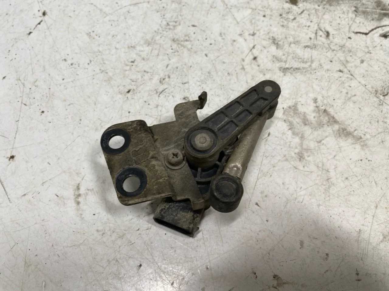 Hongqi E-HS9 2022- Level control / air suspension sensor view 3