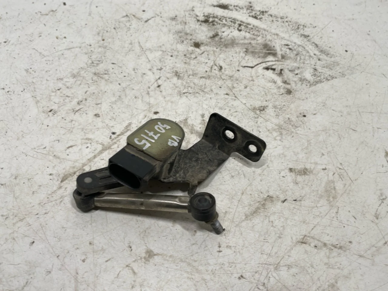 Hongqi E-HS9 2022- Level control / air suspension sensor view 2