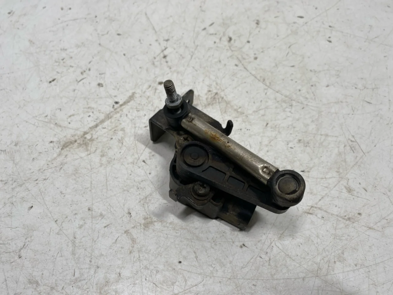 Hongqi E-HS9 2022- Level control / air suspension sensor view 3