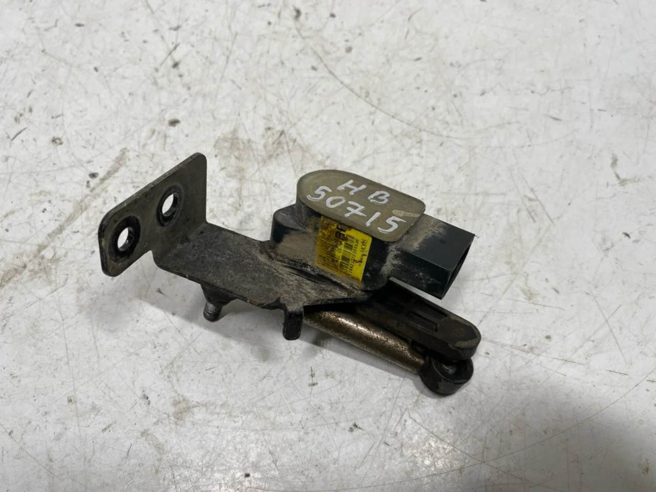 Hongqi E-HS9 2022- Level control / air suspension sensor view 4