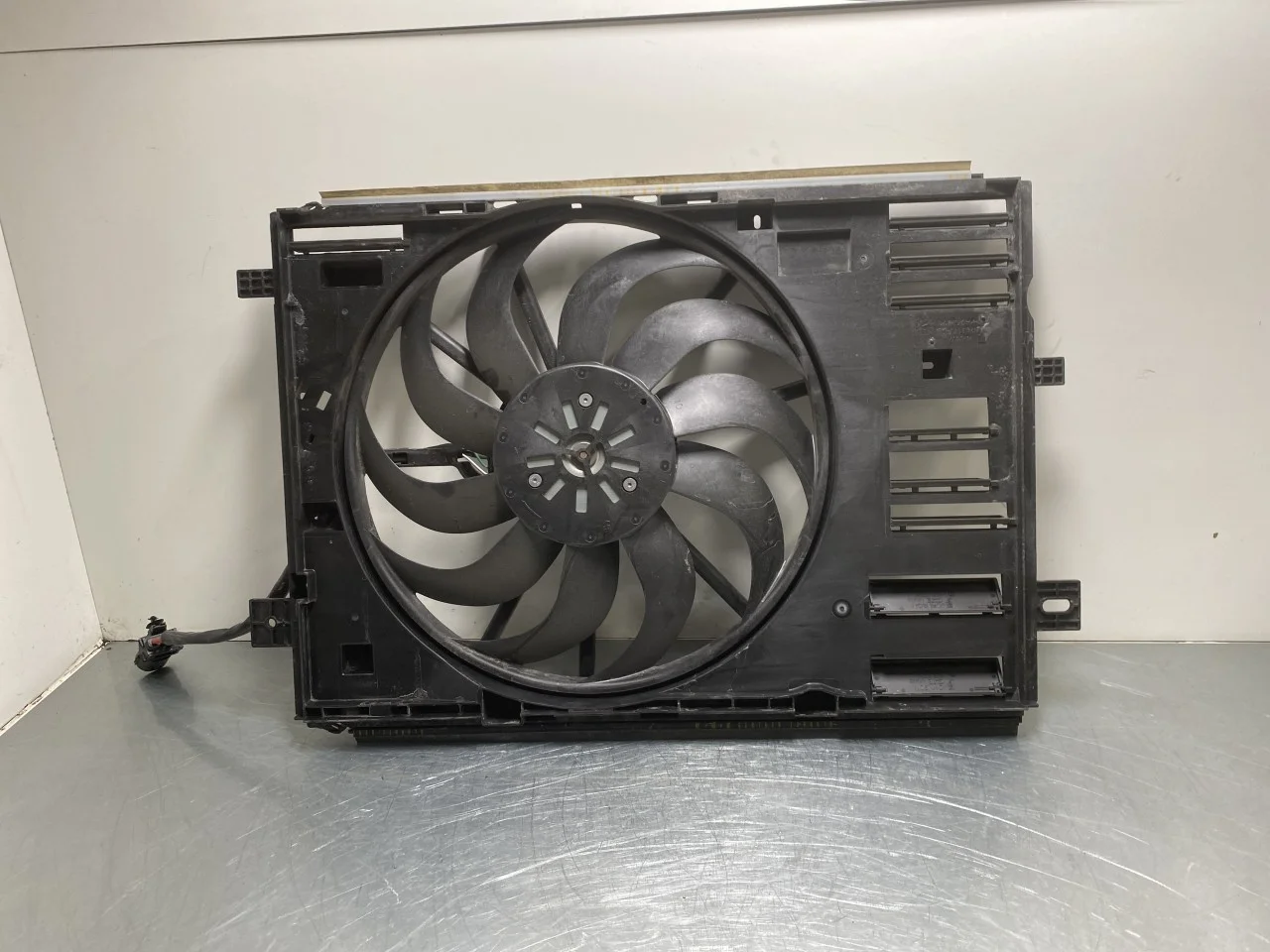 Peugeot 3008/E-3008 2024- Electric cooling fan view 2