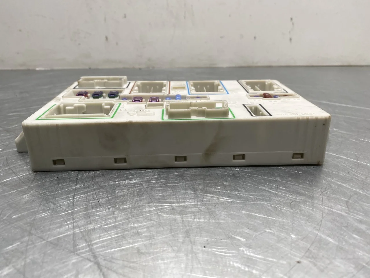 Peugeot 3008/E-3008 2024- Fuse box / electrical center view 2