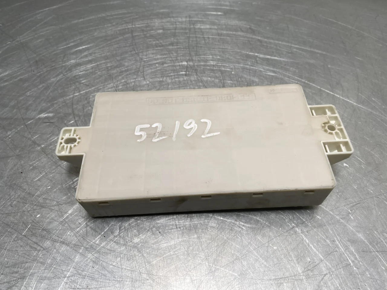 Peugeot 3008/E-3008 2024- Fuse box / electrical center view 3