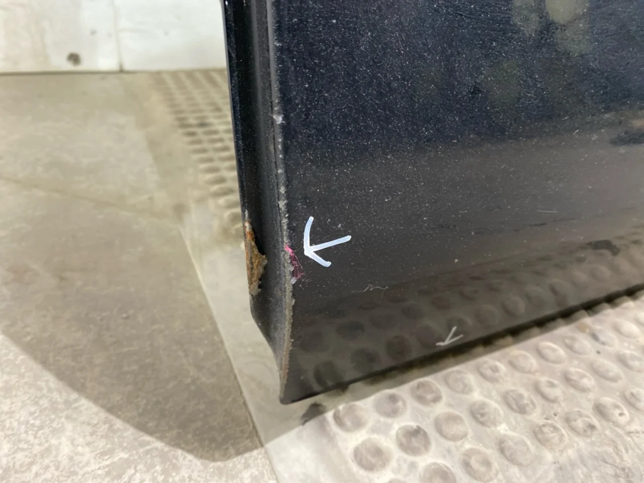 Nissan LEAF 2011-17 Rear left door, 4-door view 4