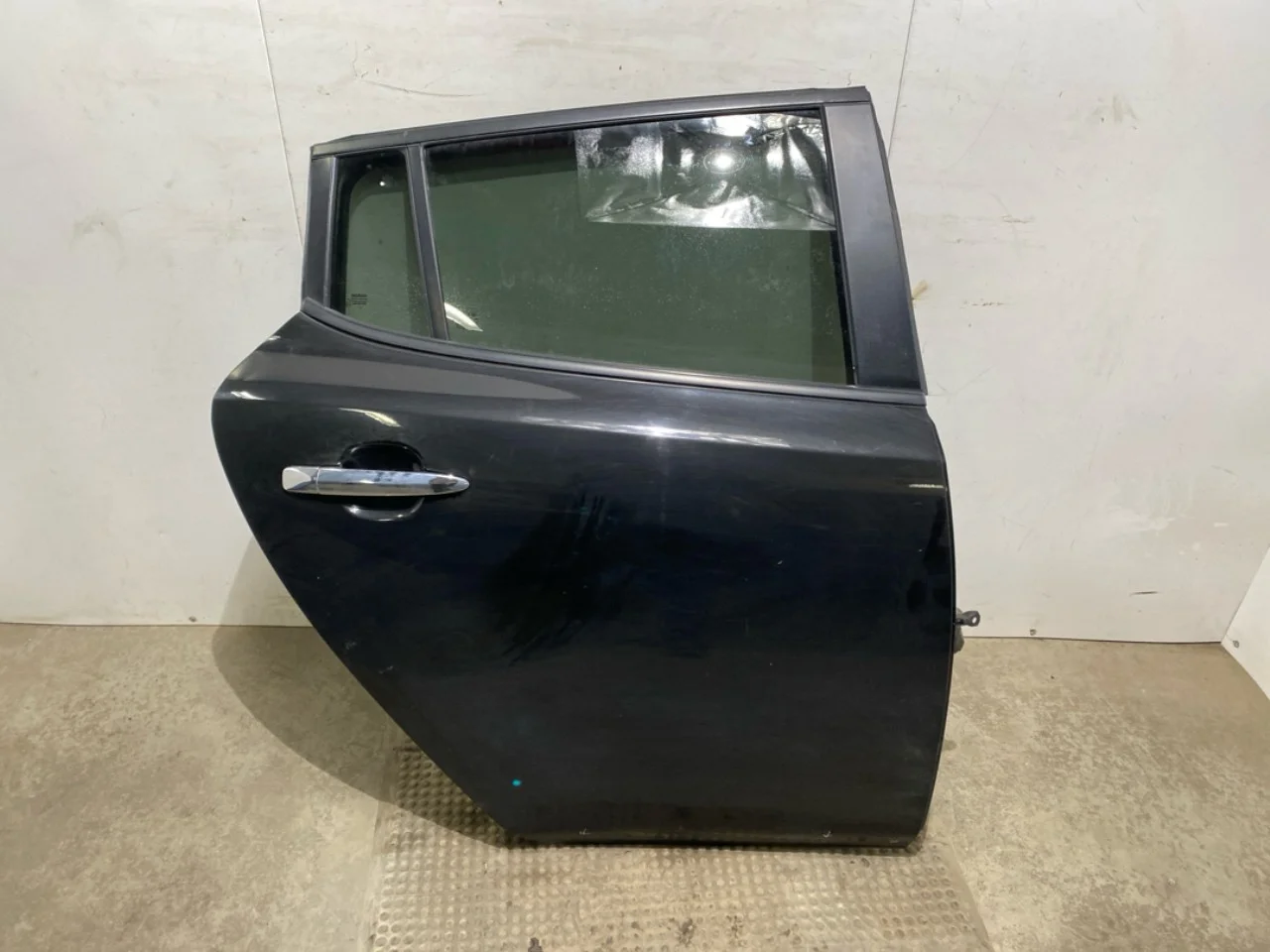 Nissan LEAF 2011-17 Door, 4-door, rear right