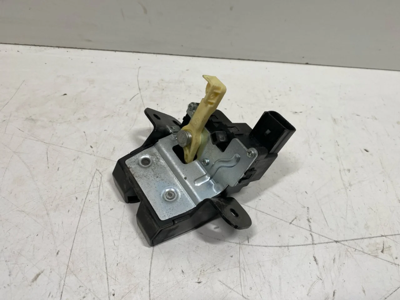 Hyundai KONA / ELECTRIC 2018-23 Tailgate lock view 3