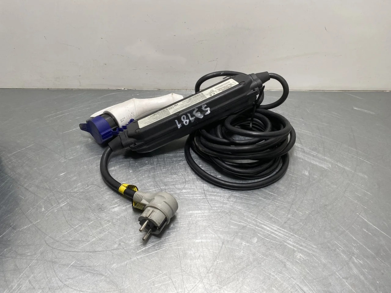 Nissan LEAF 2011-17 Battery charger view 2