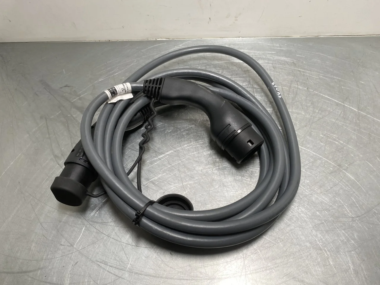 BMW I4 G26 2021-> Battery charger view 2