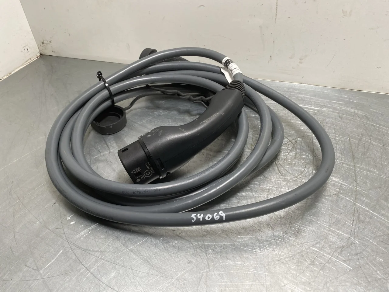 BMW I4 G26 2021-> Battery charger view 3