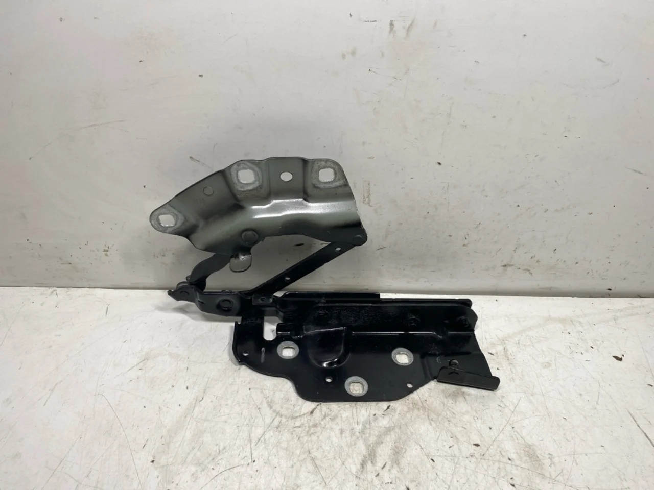 Jaguar I-PACE 2018- Hood hinge(s)