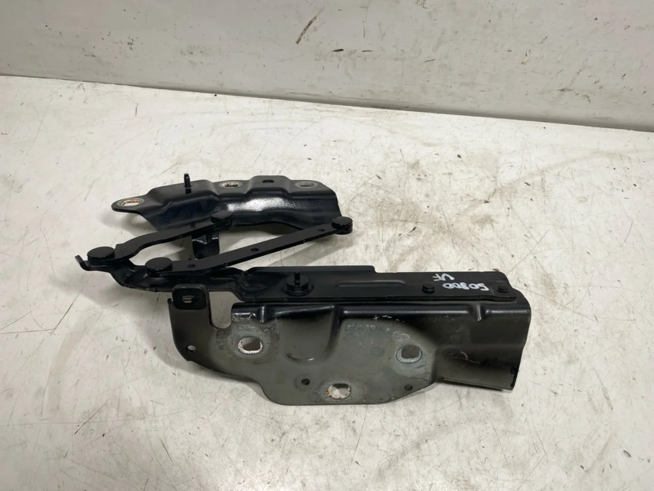 Jaguar I-PACE 2018- Hood hinge(s) view 3