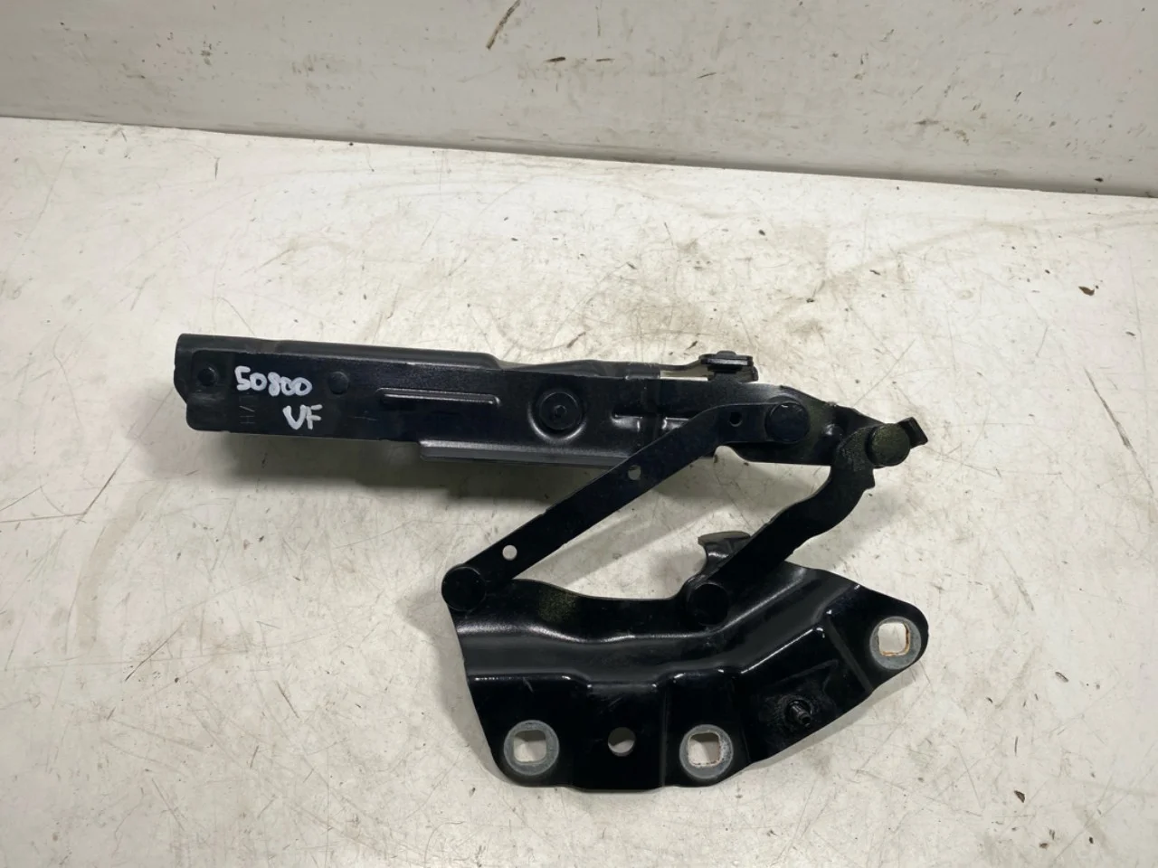 Jaguar I-PACE 2018- Hood hinge(s) view 4