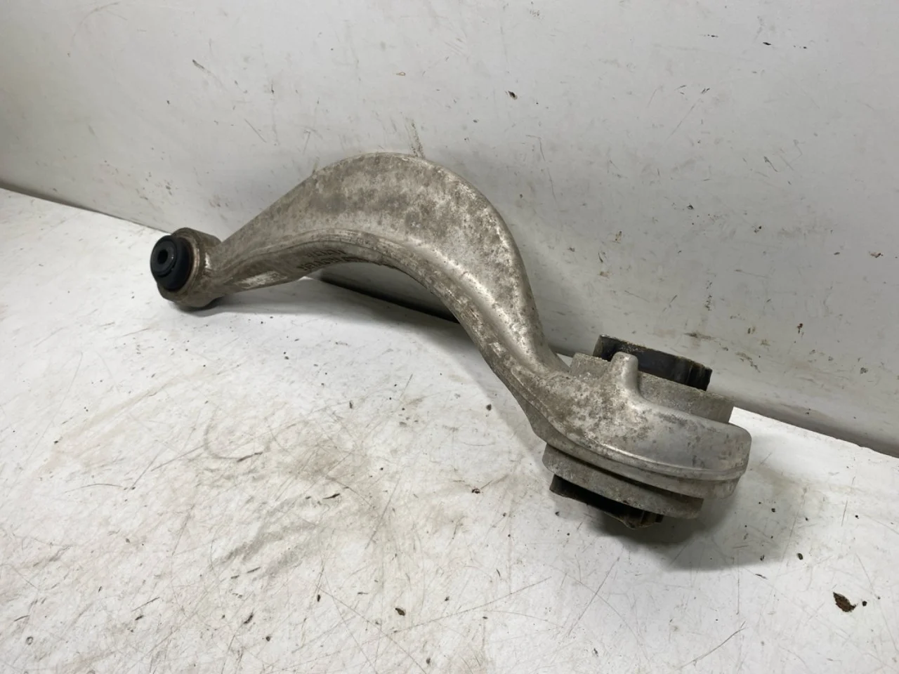 Jaguar I-PACE 2018- Front left control arm view 2