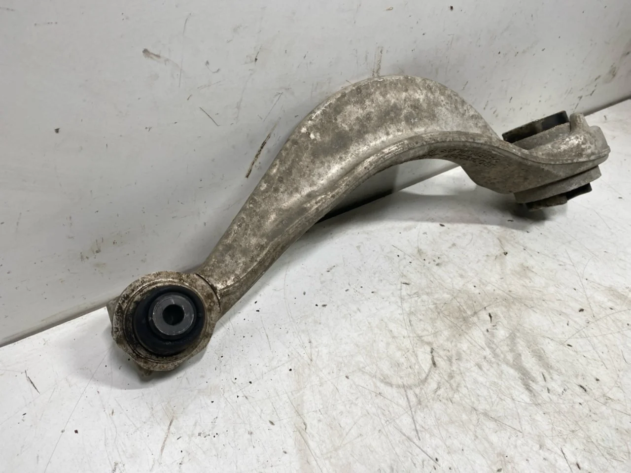 Jaguar I-PACE 2018- Front left control arm view 3
