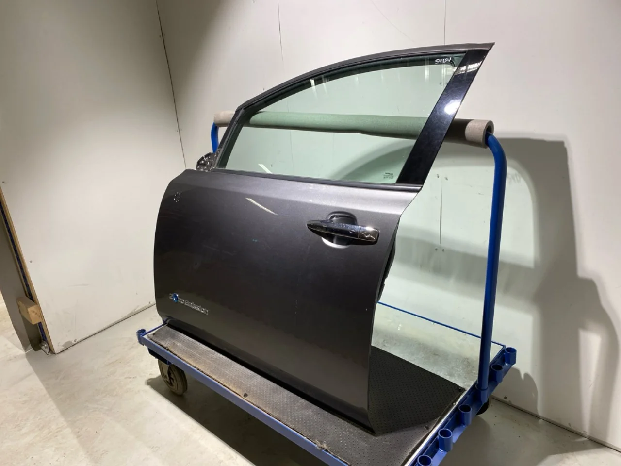 Nissan LEAF 2017-24 Ajtó, 4 ajtós, első, bal nézet 2