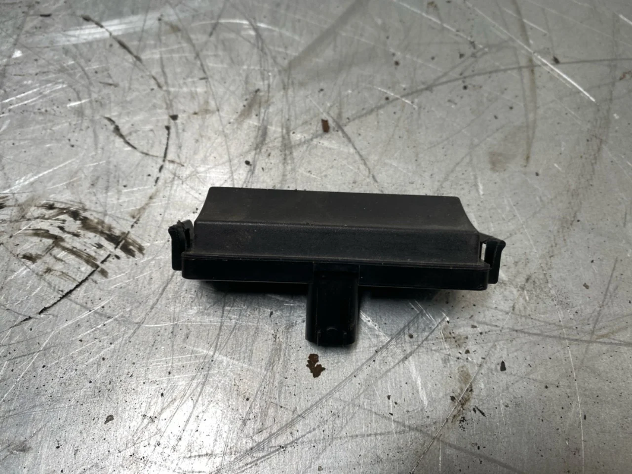Tesla MODEL Y 2021- Tailgate exterior handle