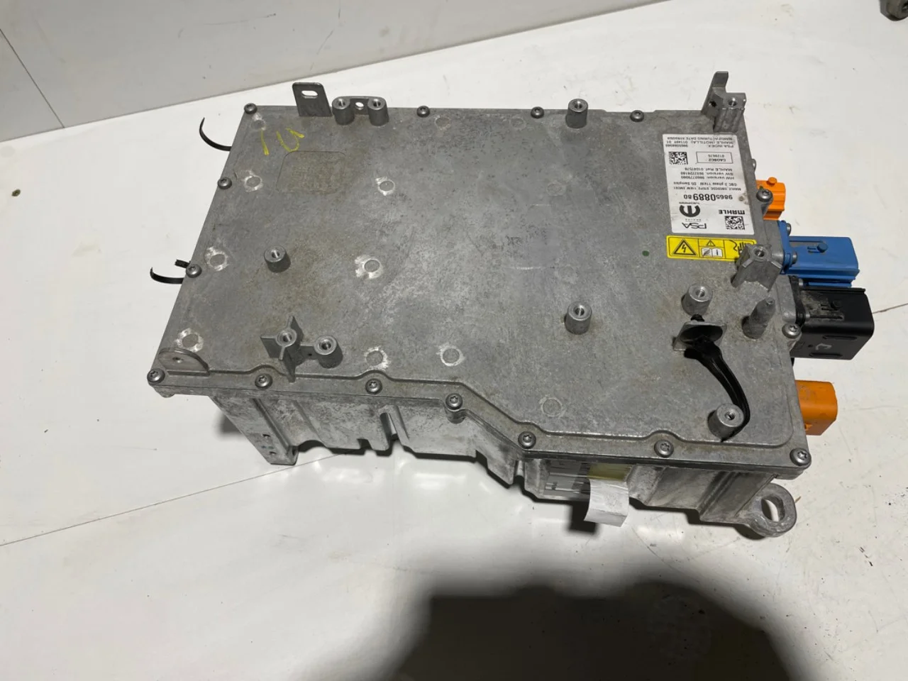 Peugeot 3008/E-3008 2024- Battery charger view 2