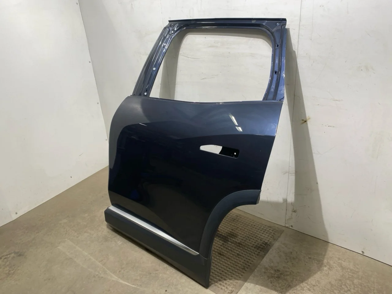 Nio ES8 23-24 Rear left door, 4-door view 2