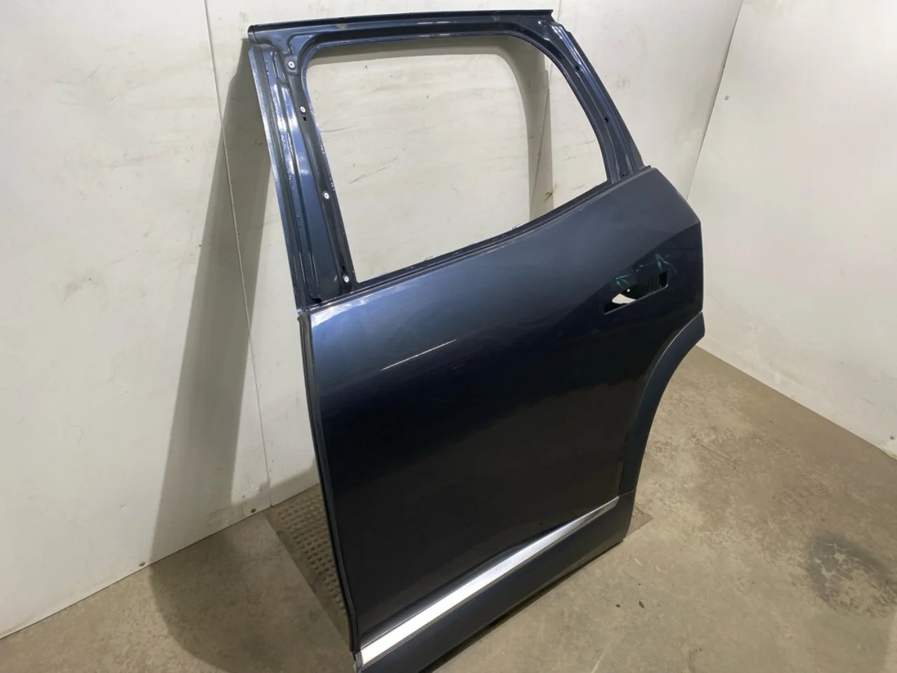 Nio ES8 23-24 Rear left door, 4-door view 3