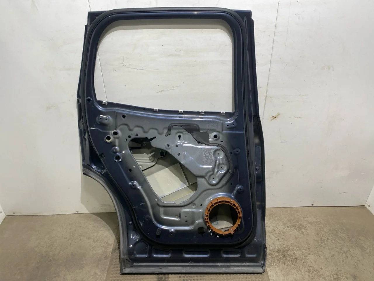 Nio ES8 23-24 Rear left door, 4-door view 4