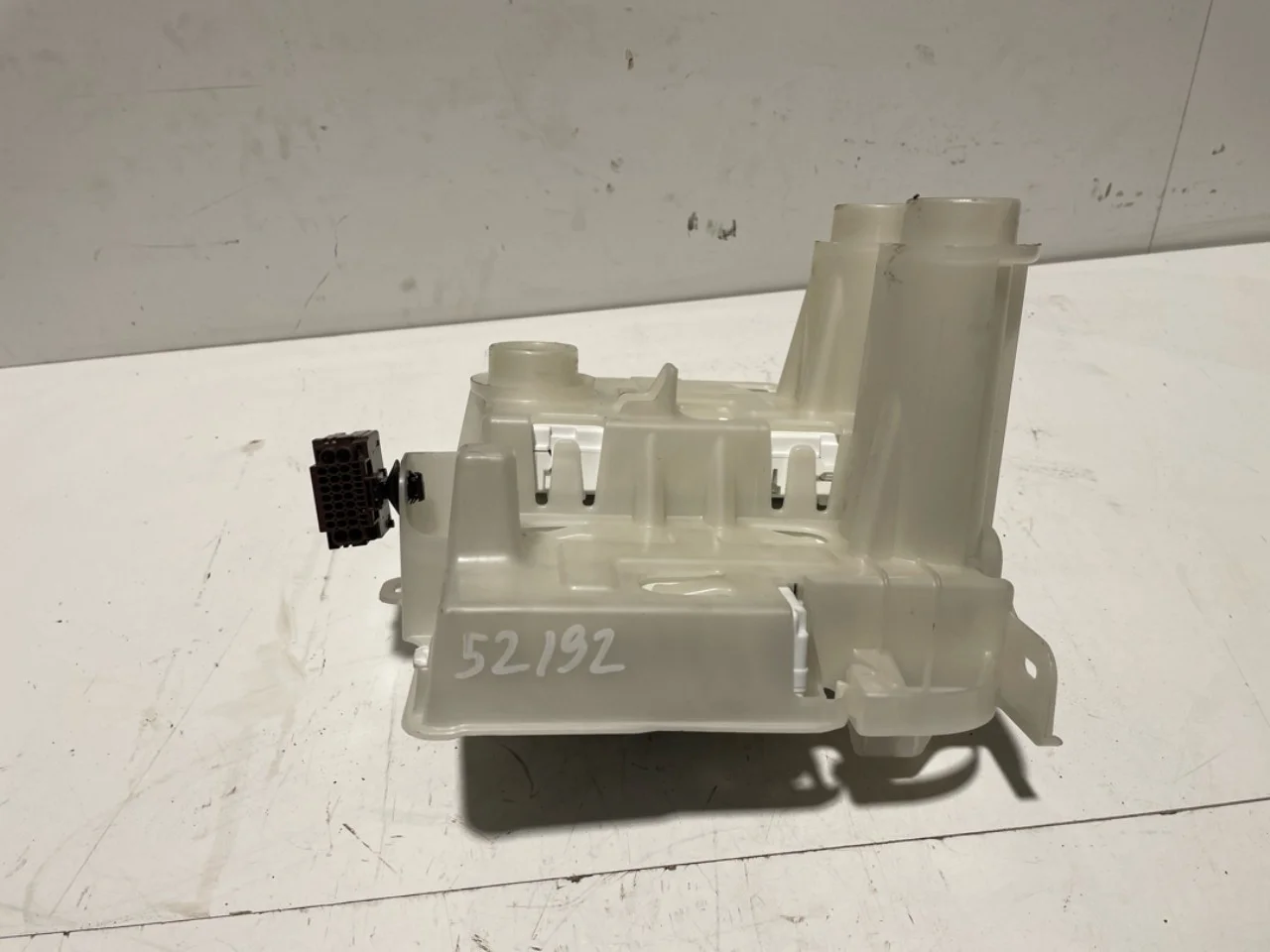 Peugeot 3008/E-3008 2024- Fuse box / electrical center view 3