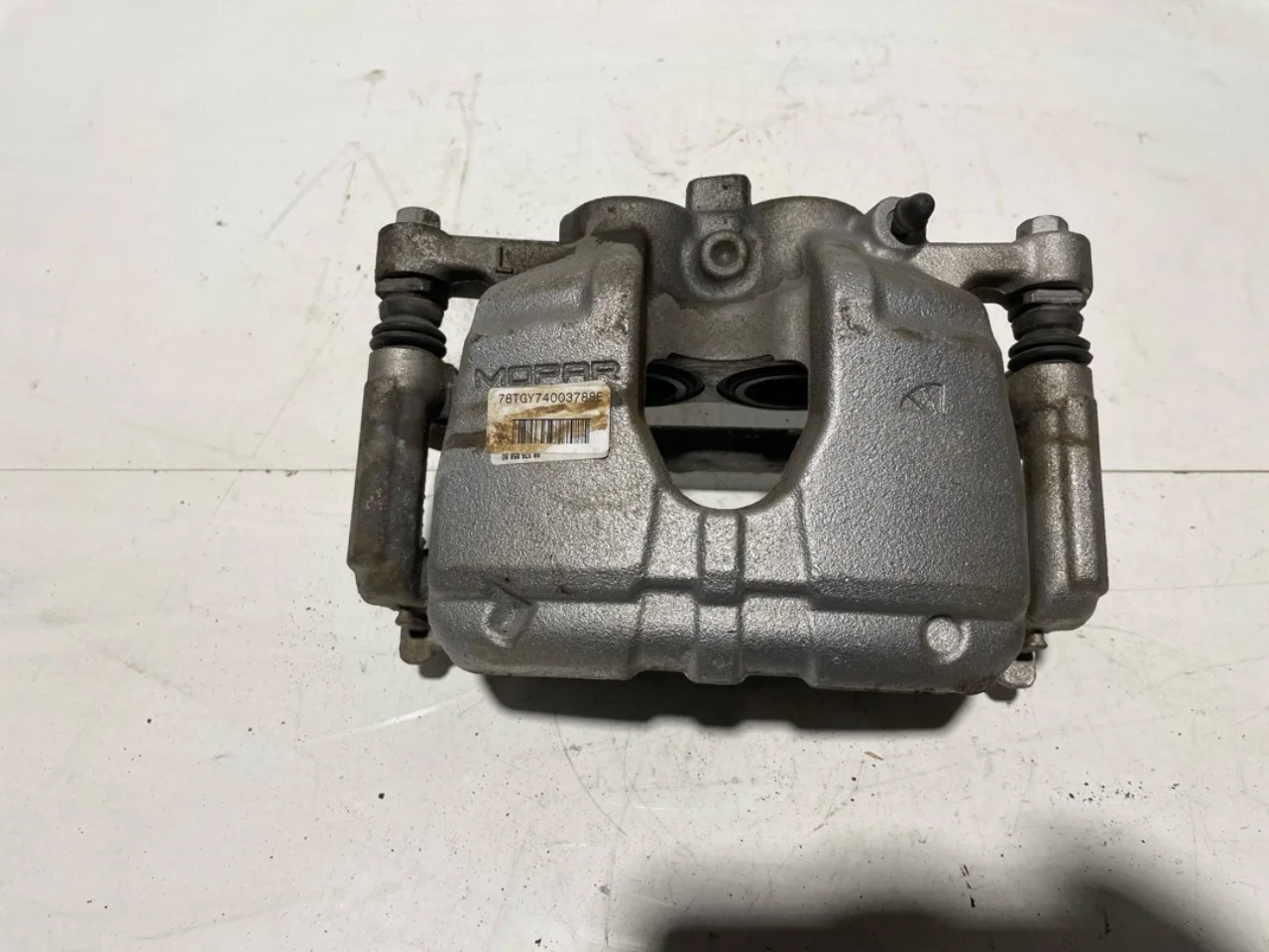 Peugeot 3008/E-3008 2024- Féknyereg, első, bal
