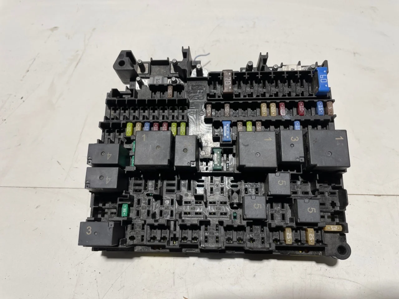 Peugeot 3008/E-3008 2024- Biztosítékdoboz / elektromos központ