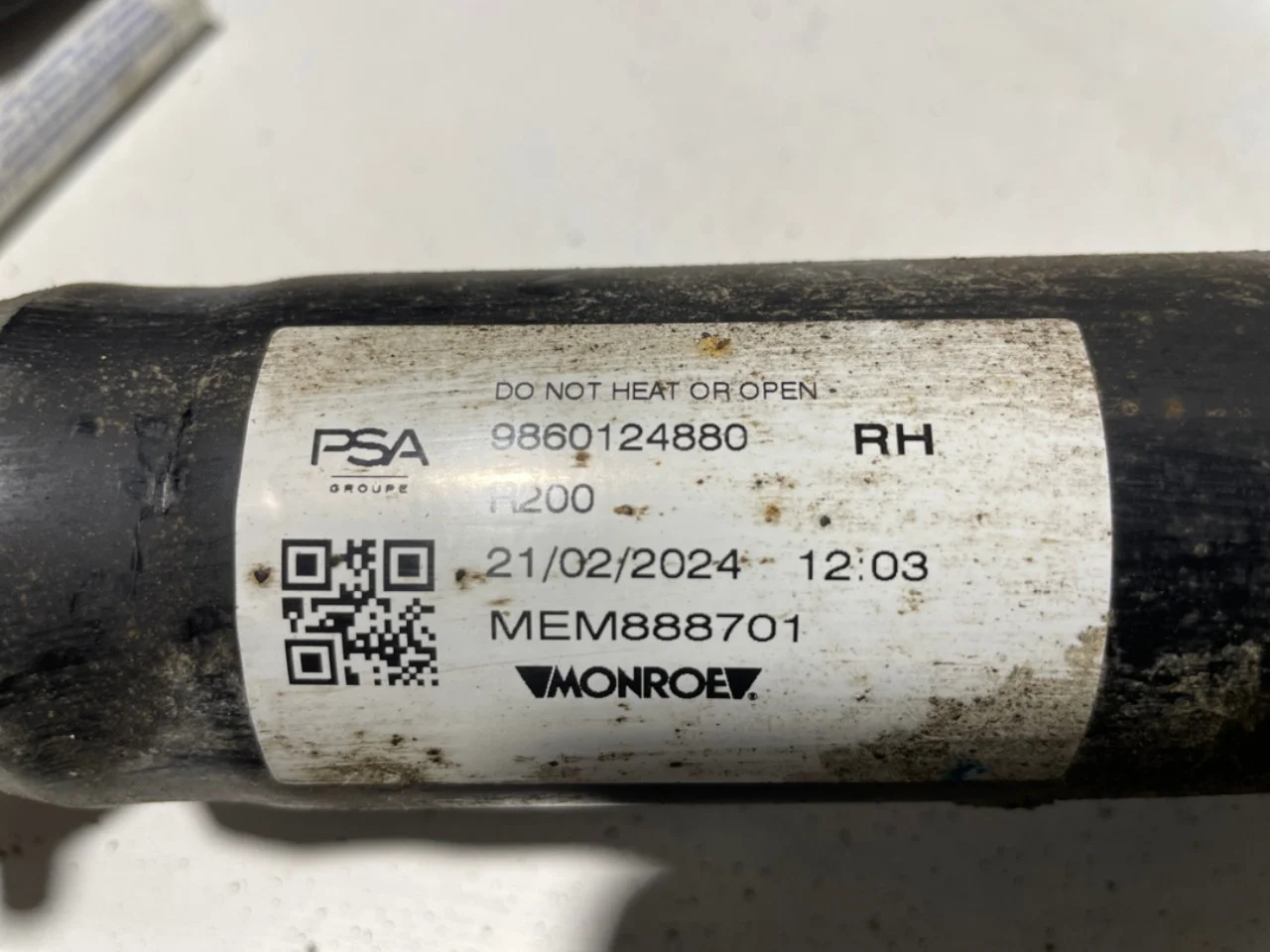 Peugeot 3008/E-3008 2024- Shock absorber, rear view 4