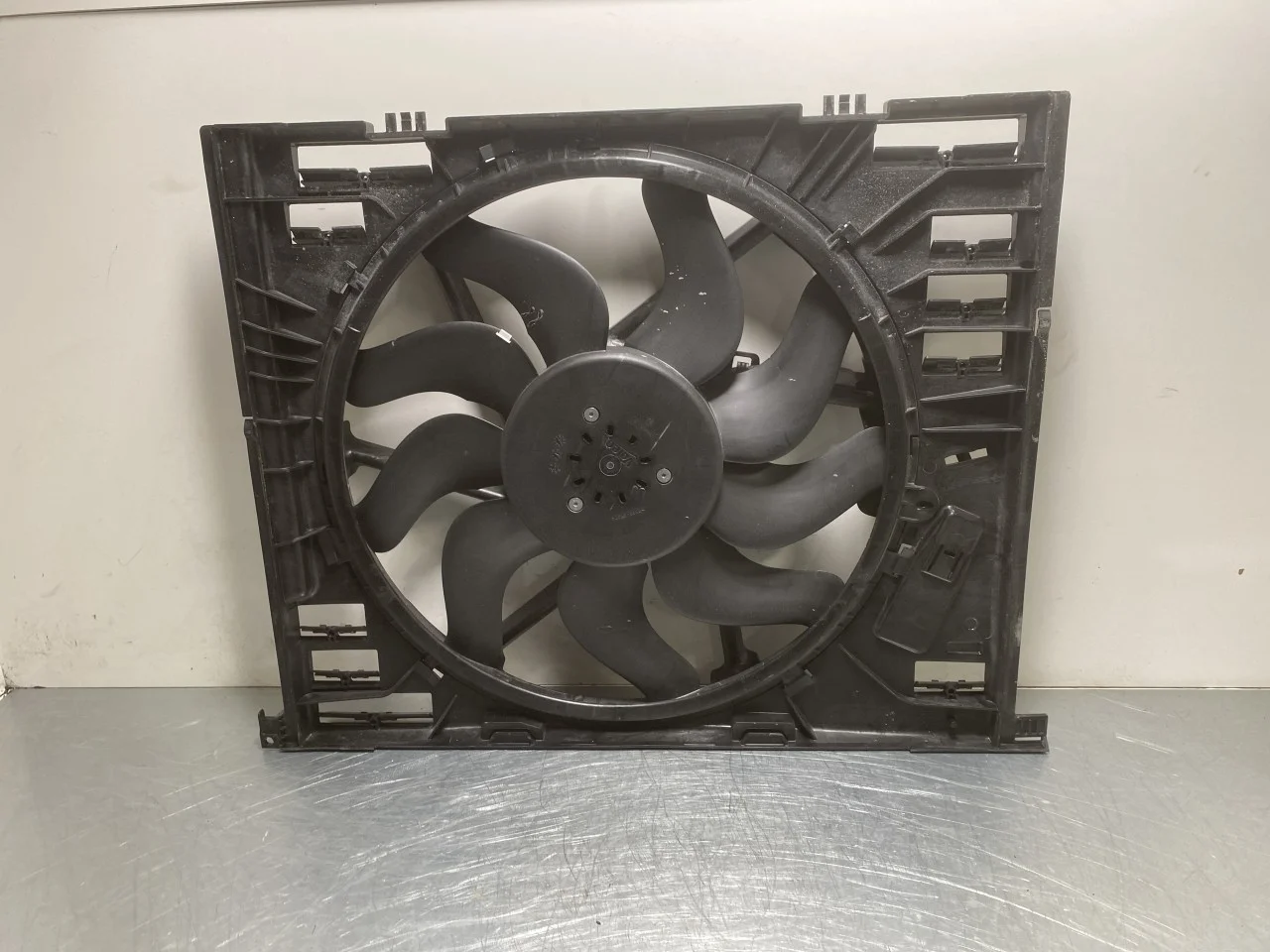 BMW I4 G26 2021-> Hűtőventilátor, elektromos nézet 2