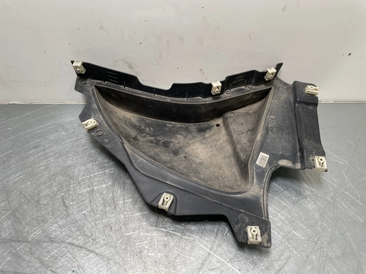 BMW I4 G26 2021-> Inner fender liner view 2