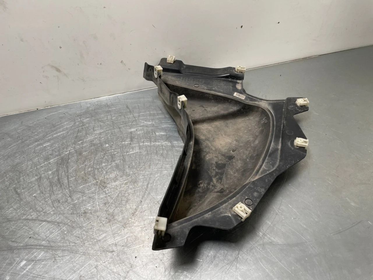 BMW I4 G26 2021-> Inner fender liner view 3