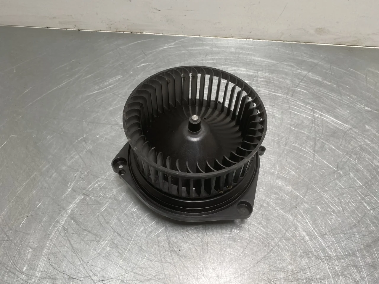 BMW I4 G26 2021-> Fűtésventilátor motor nézet 3