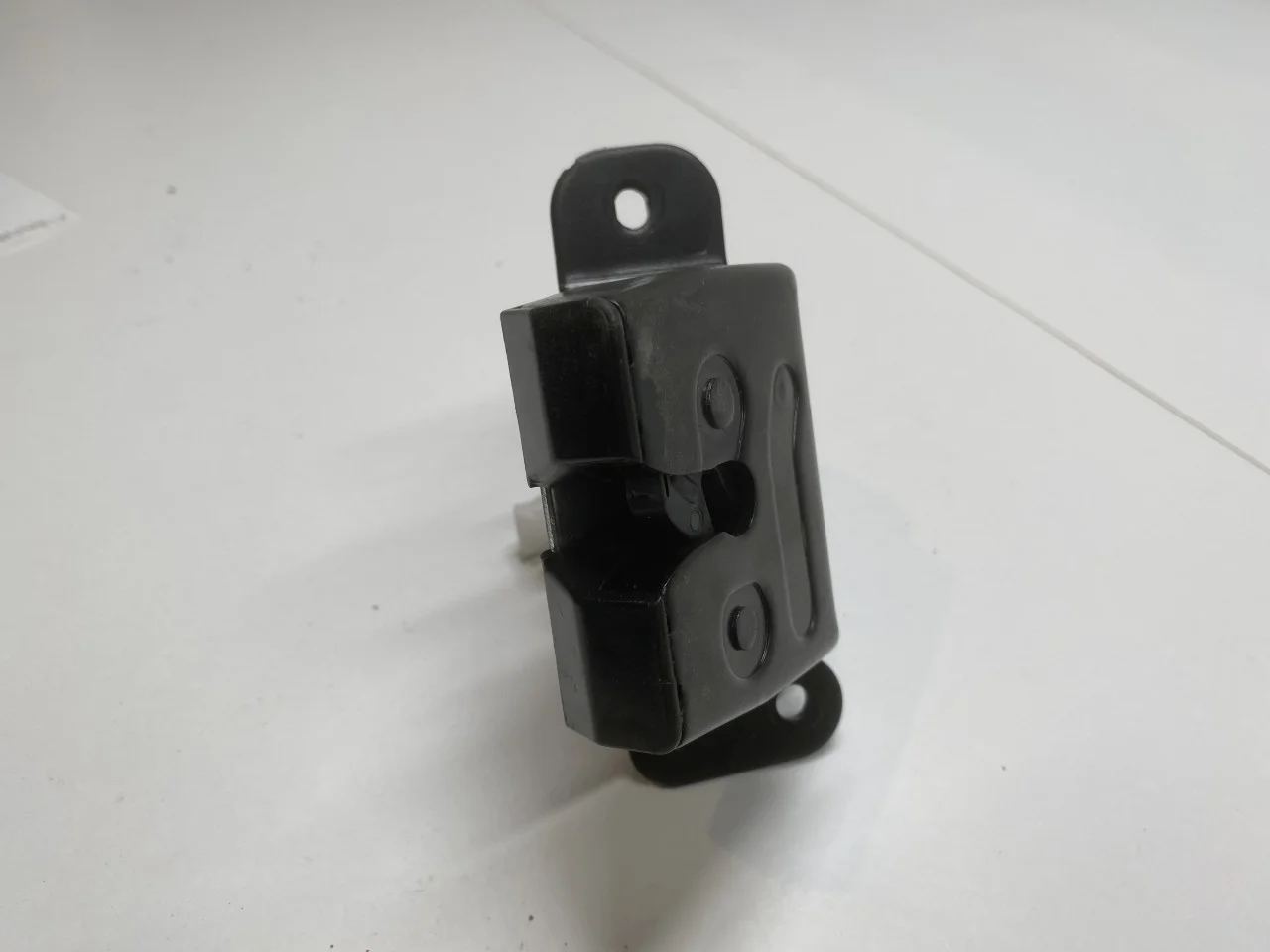 Hyundai KONA / ELECTRIC 2018-23 Tailgate lock view 3