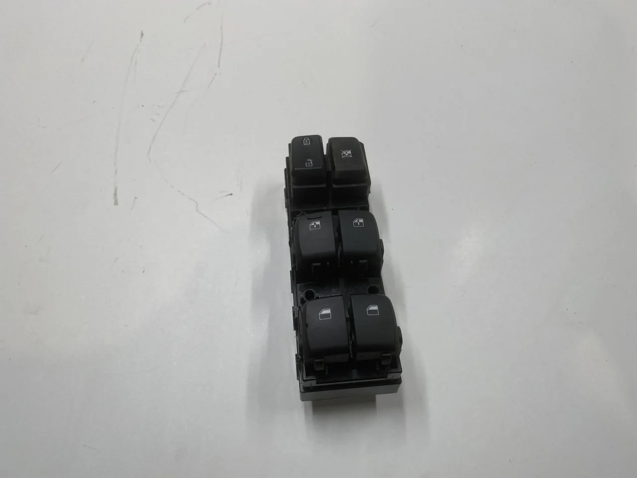 Hyundai KONA / ELECTRIC 2018-23 Window regulator switch view 2