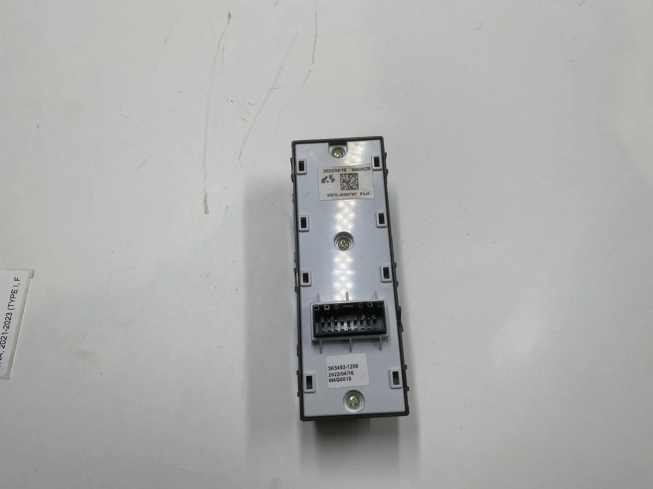 Hyundai KONA / ELECTRIC 2018-23 Window regulator switch view 3