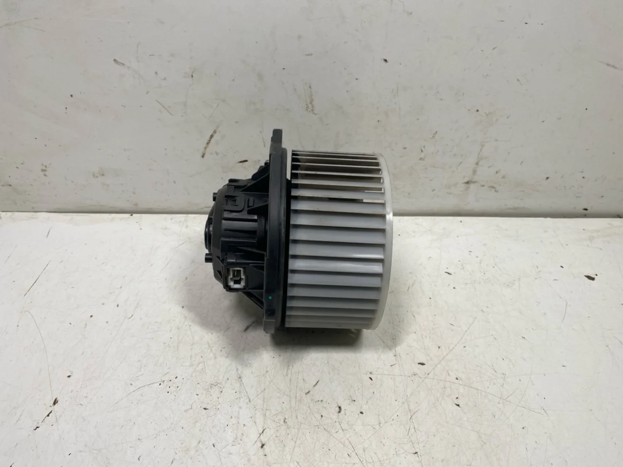 Tesla MODEL S 2013- Fűtésventilátor motor nézet 2