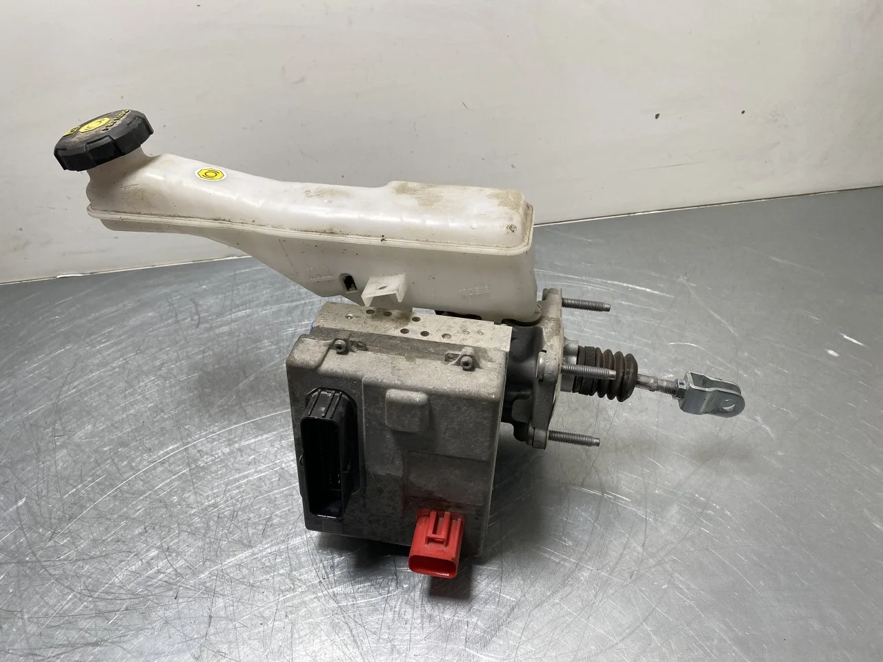 Hyundai KONA / ELECTRIC 2018-23 Brake booster view 2