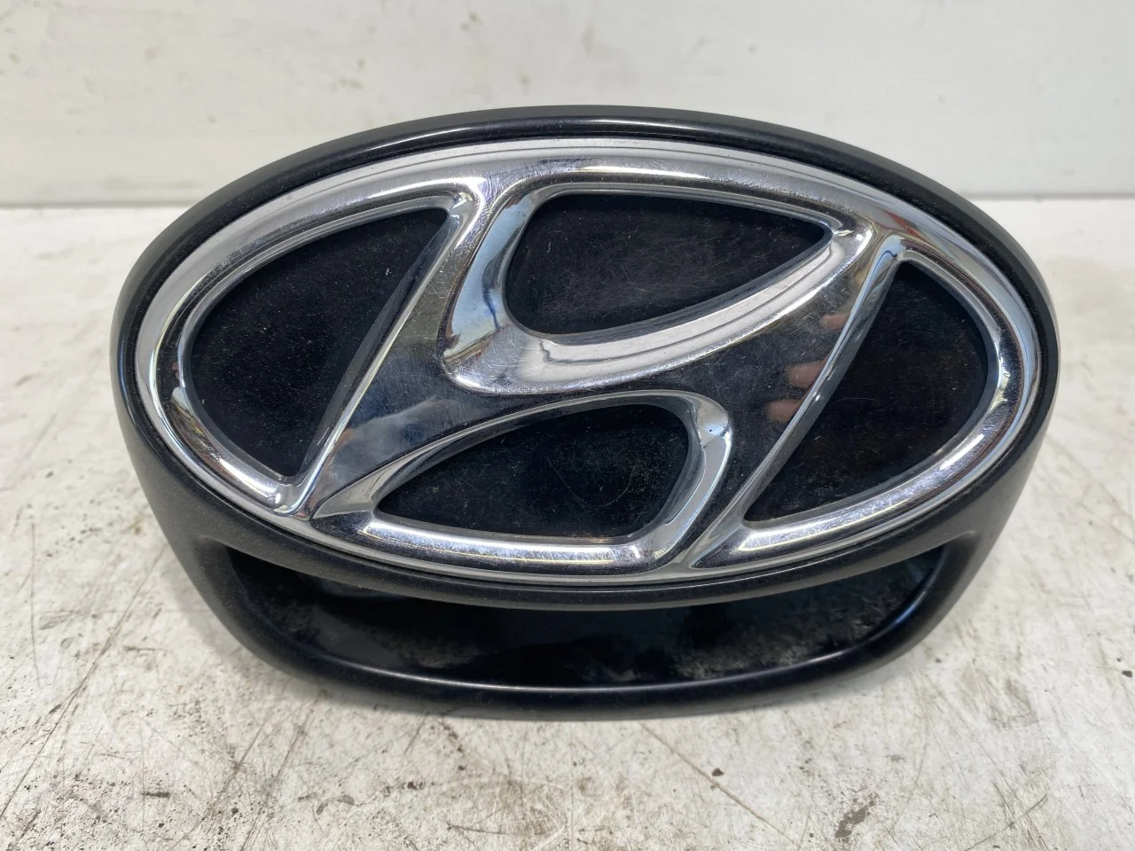 Hyundai IONIQ AE 2017-22 Csomagtérajtó kapcsoló